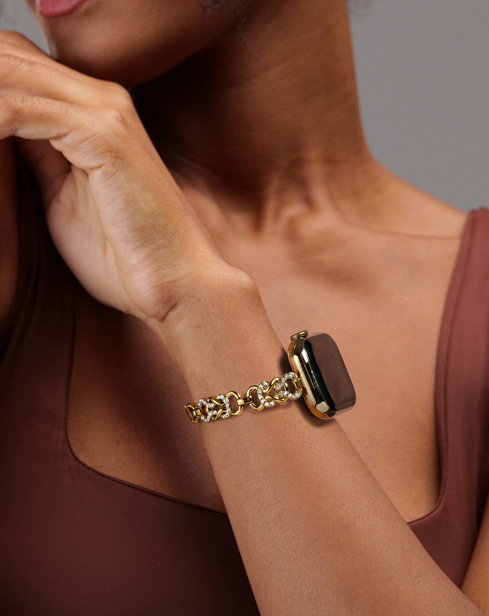 Model wearing the LUXIMAL Gold Pavé Chain Apple Watch strap styled like a fine jewelry bracelet with pavé sparkle.