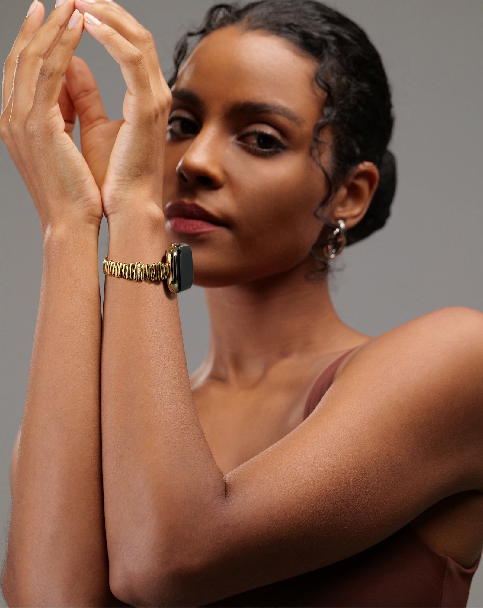 Model wearing the LUXIMAIL Golden Feather Apple Watch strap, styled for an elegant and feminine jewelry look.
